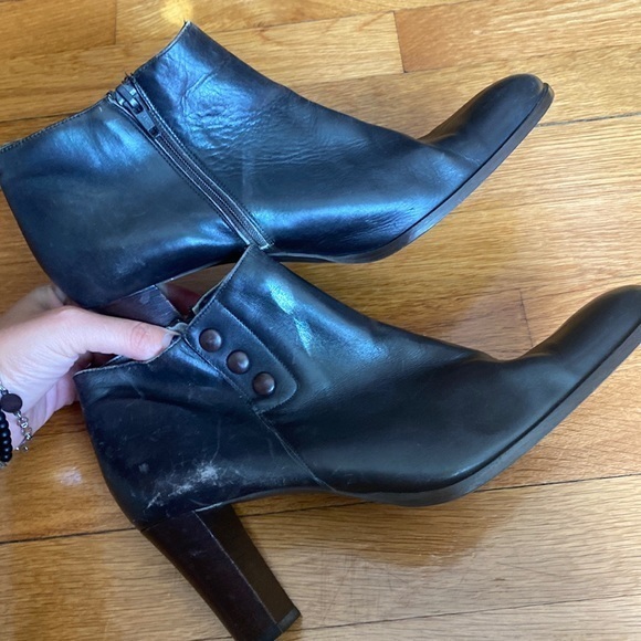 Mila Paoli Shoes - Made in Italy real Italian leather Mila Paoli booties signs of wear see pics 10.